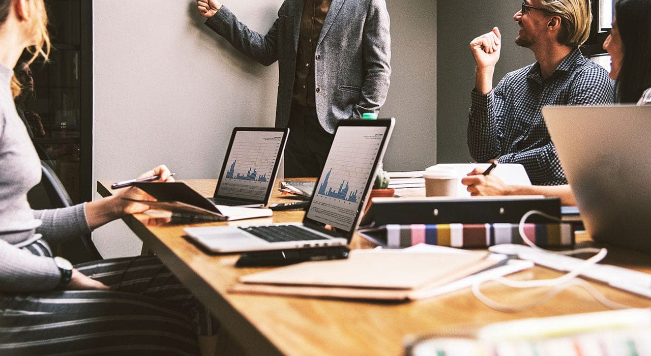 Cómo un CRM mejora la comunicación interna de tu pyme
