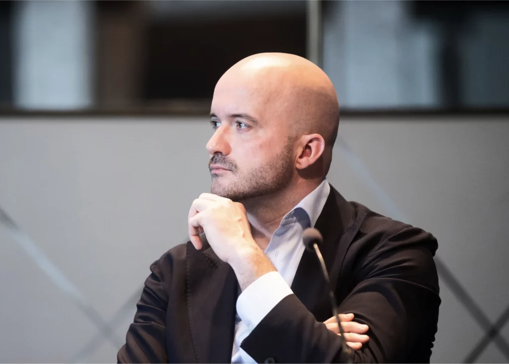 Fermín Albaladejo, presidente de CEAJE, hablando sobre emprendimiento joven