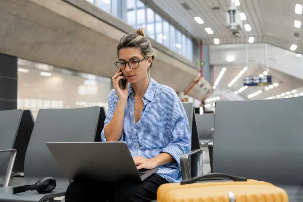 Retener a un empleado que trabaja en el extrangero