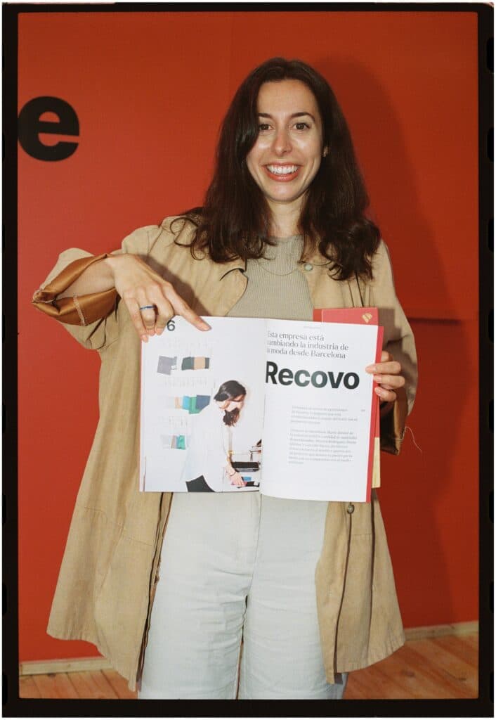 Marta Iglesias, de Recovo, recogiendo el premio Holded Magazine